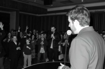 Стендап в Москве: где смеются, кто выходит на сцену и как не провалиться с улыбкой